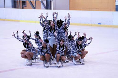 Eiskunstlaufen in Formation